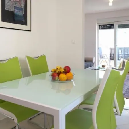 Apartman Agneza A4 Апартаменты *